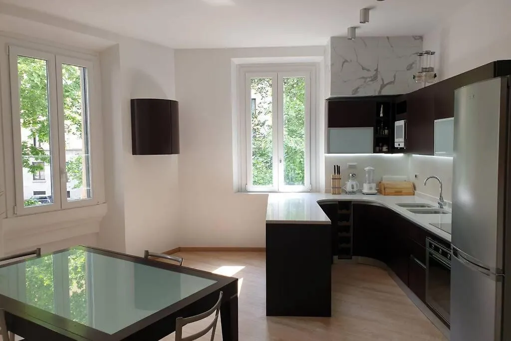 Apartment Your Lovely Home, Porta Venezia-1 Queen Bed, 3 Single Beds, 1 Sofa Bed- Milan